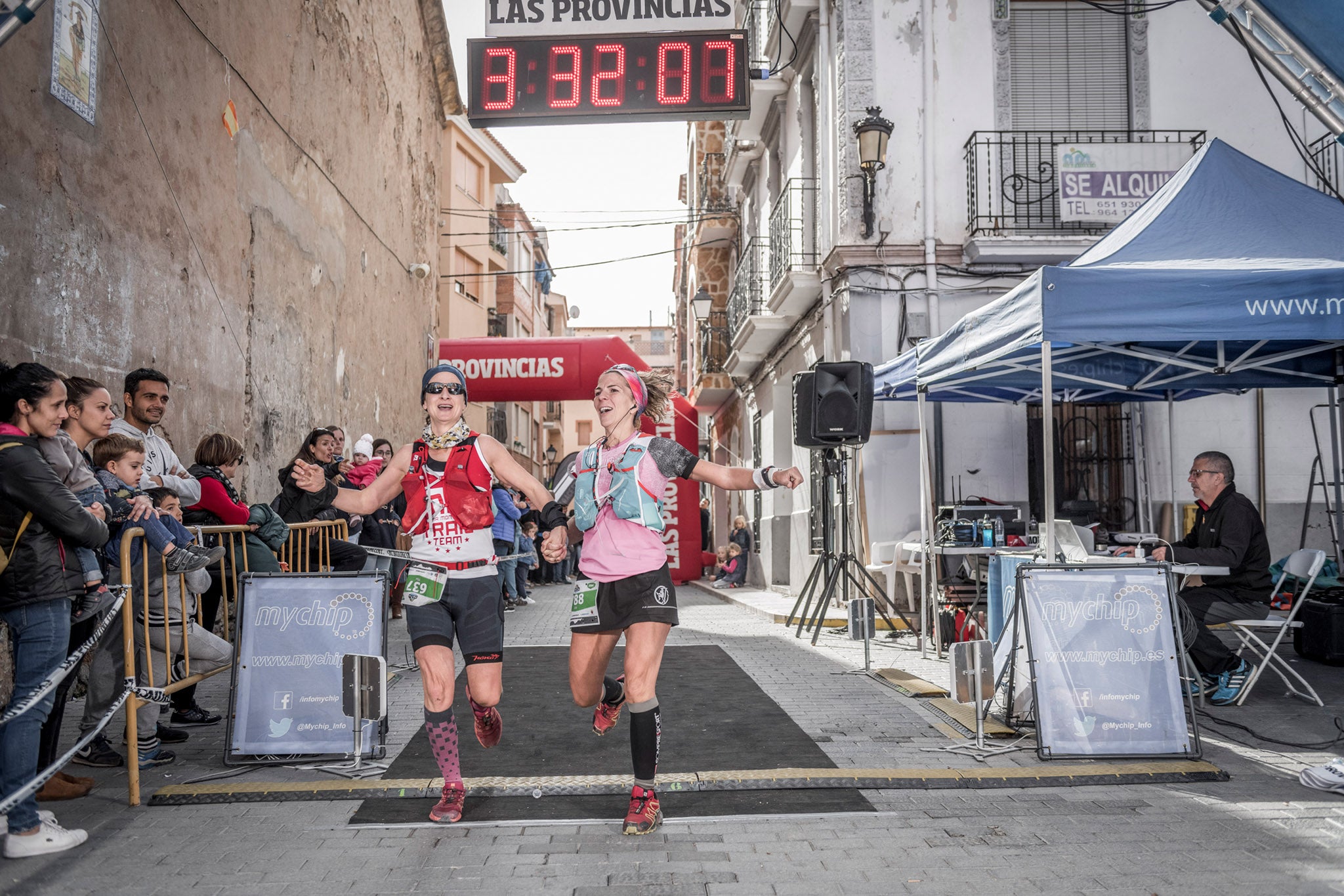 Galería de fotos de la llegada a meta de la carrera de 30 kilómetros del Trail de Montanejos 2018