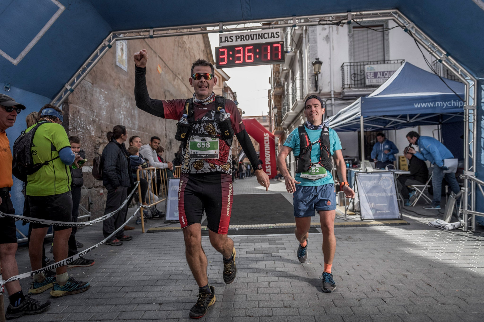 Galería de fotos de la llegada a meta de la carrera de 30 kilómetros del Trail de Montanejos 2018