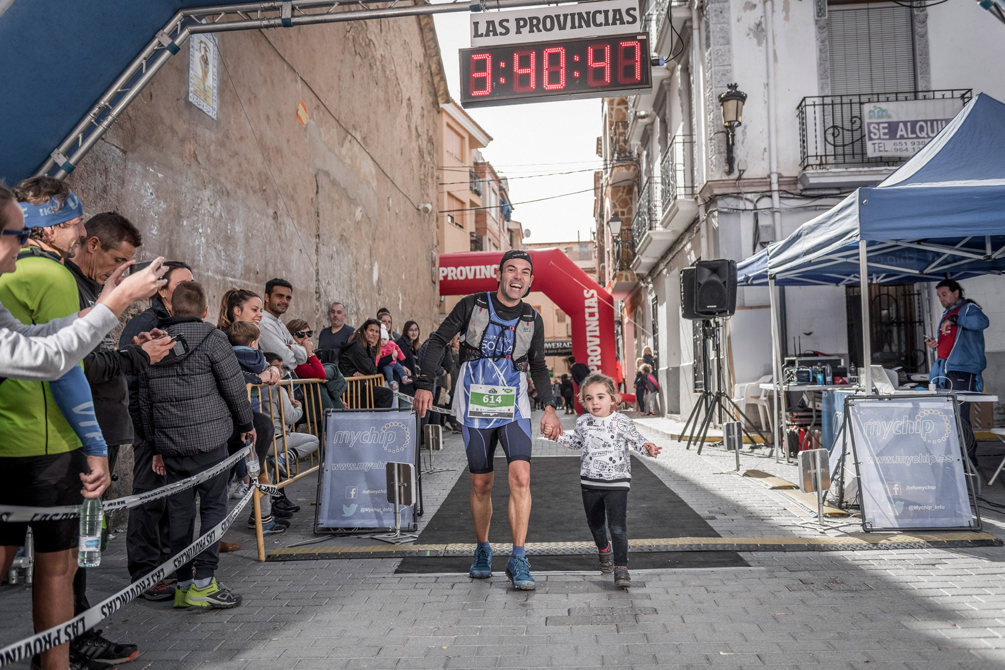 Galería de fotos de la llegada a meta de la carrera de 30 kilómetros del Trail de Montanejos 2018