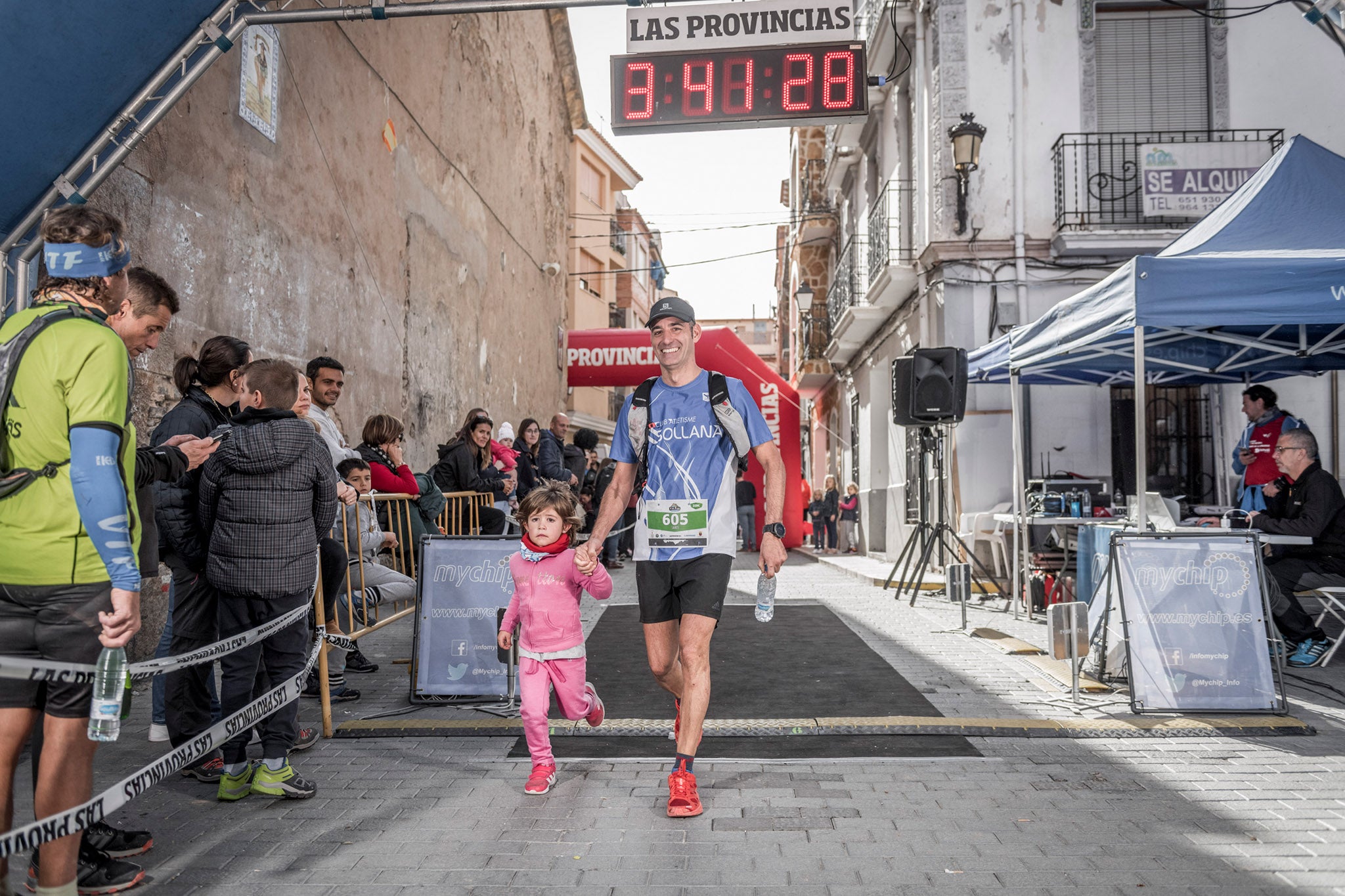 Galería de fotos de la llegada a meta de la carrera de 30 kilómetros del Trail de Montanejos 2018