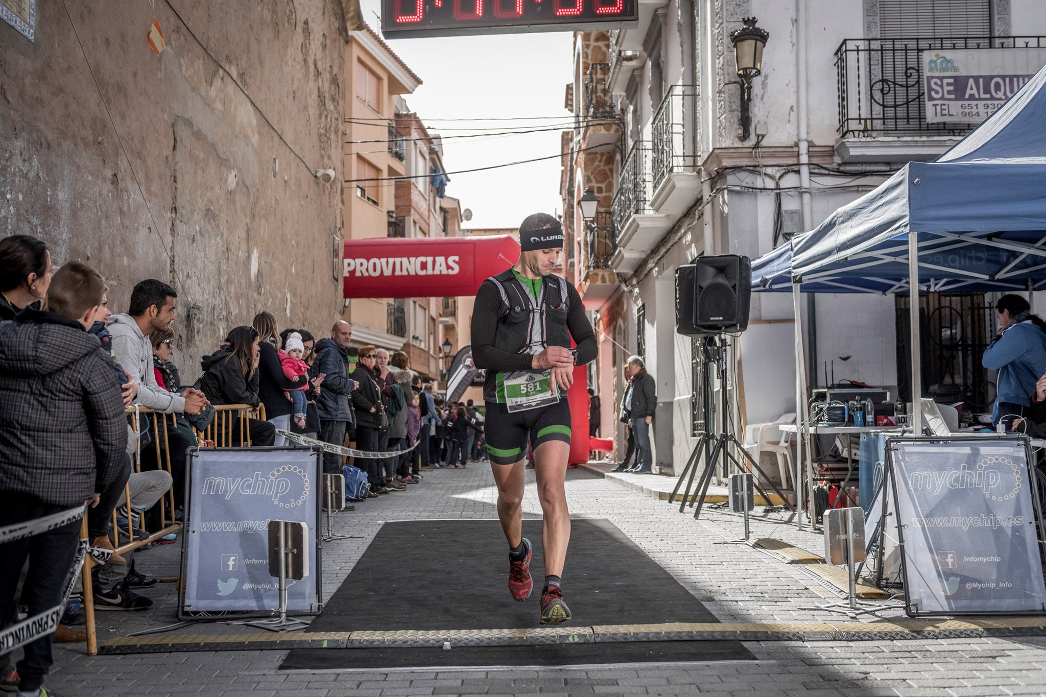 Galería de fotos de la llegada a meta de la carrera de 30 kilómetros del Trail de Montanejos 2018