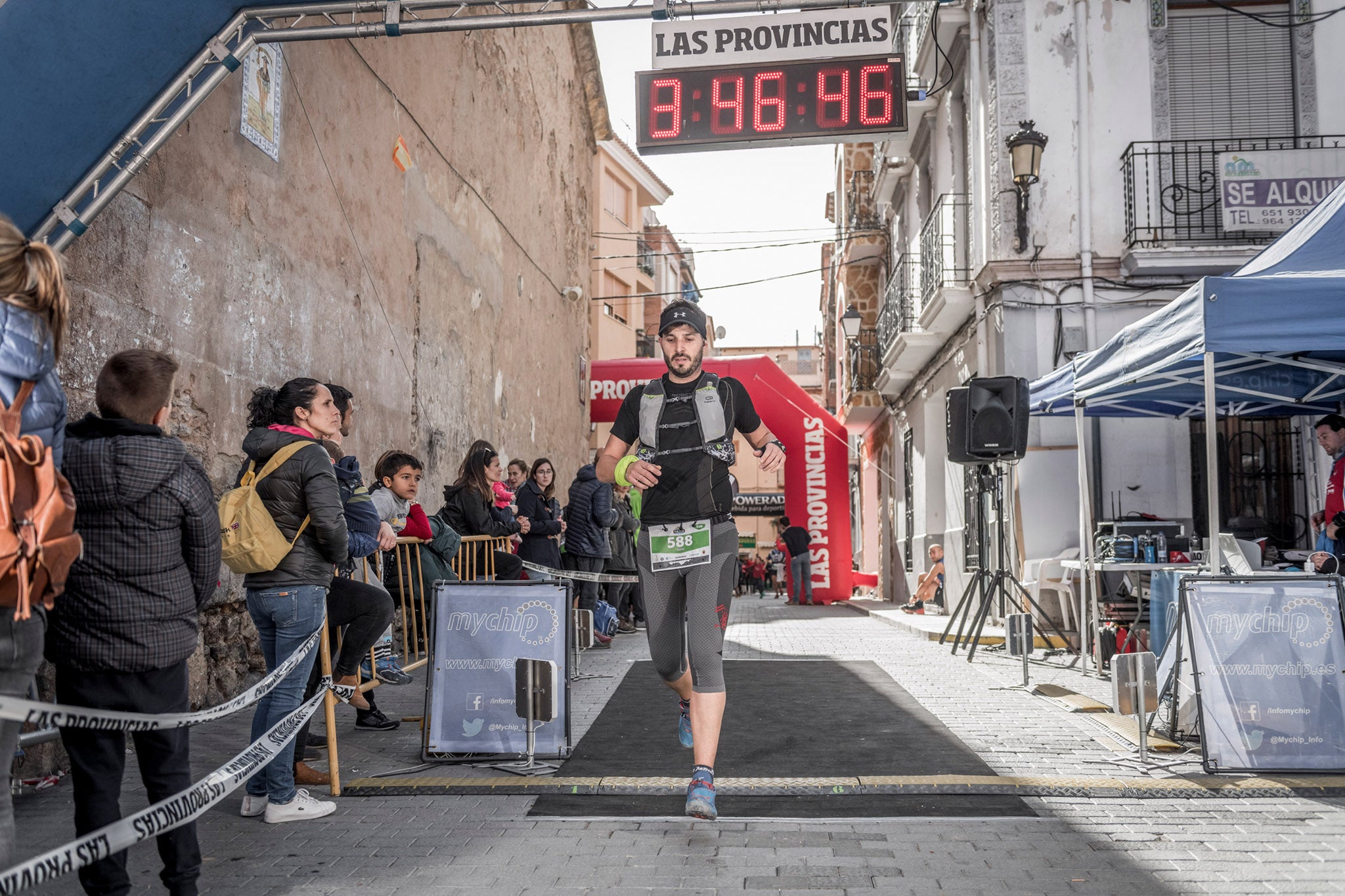 Galería de fotos de la llegada a meta de la carrera de 30 kilómetros del Trail de Montanejos 2018