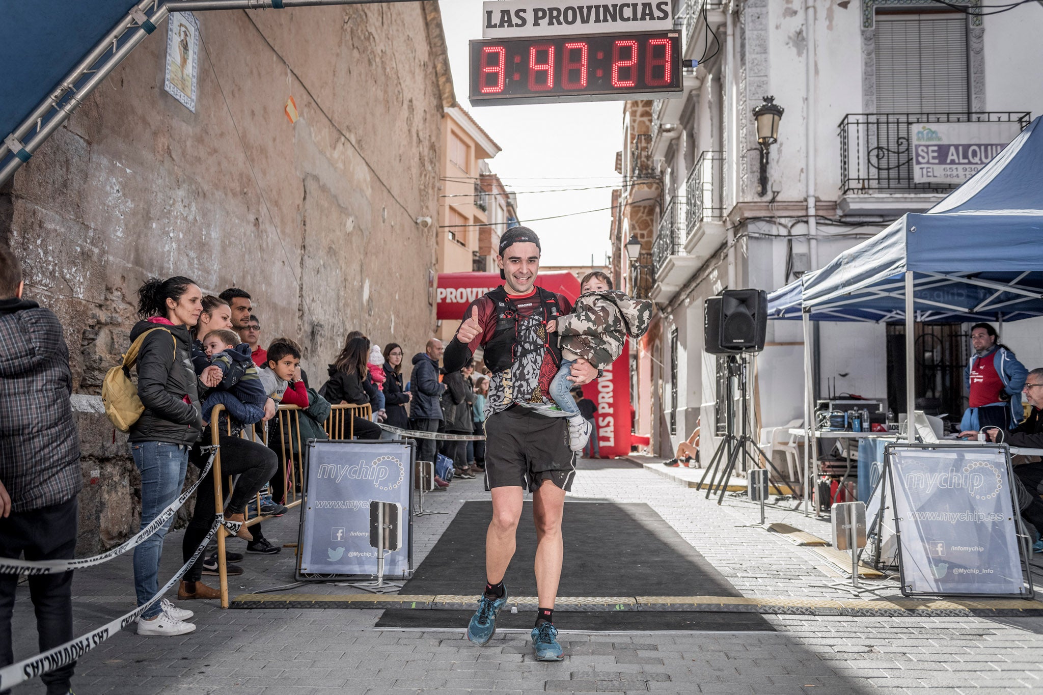 Galería de fotos de la llegada a meta de la carrera de 30 kilómetros del Trail de Montanejos 2018