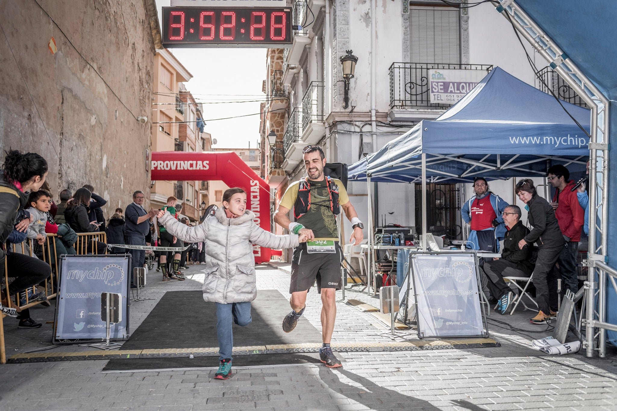 Galería de fotos de la llegada a meta de la carrera de 30 kilómetros del Trail de Montanejos 2018