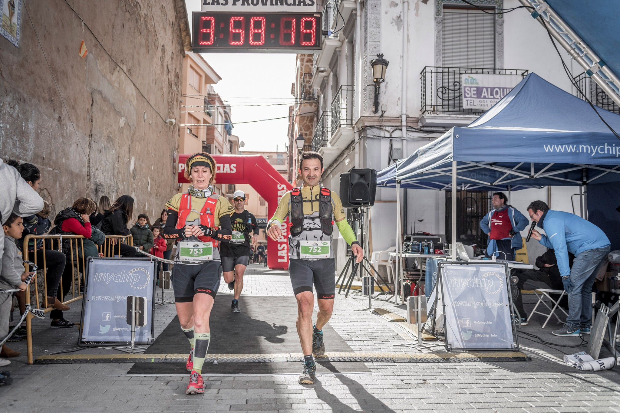 Galería de fotos de la llegada a meta de la carrera de 30 kilómetros del Trail de Montanejos 2018