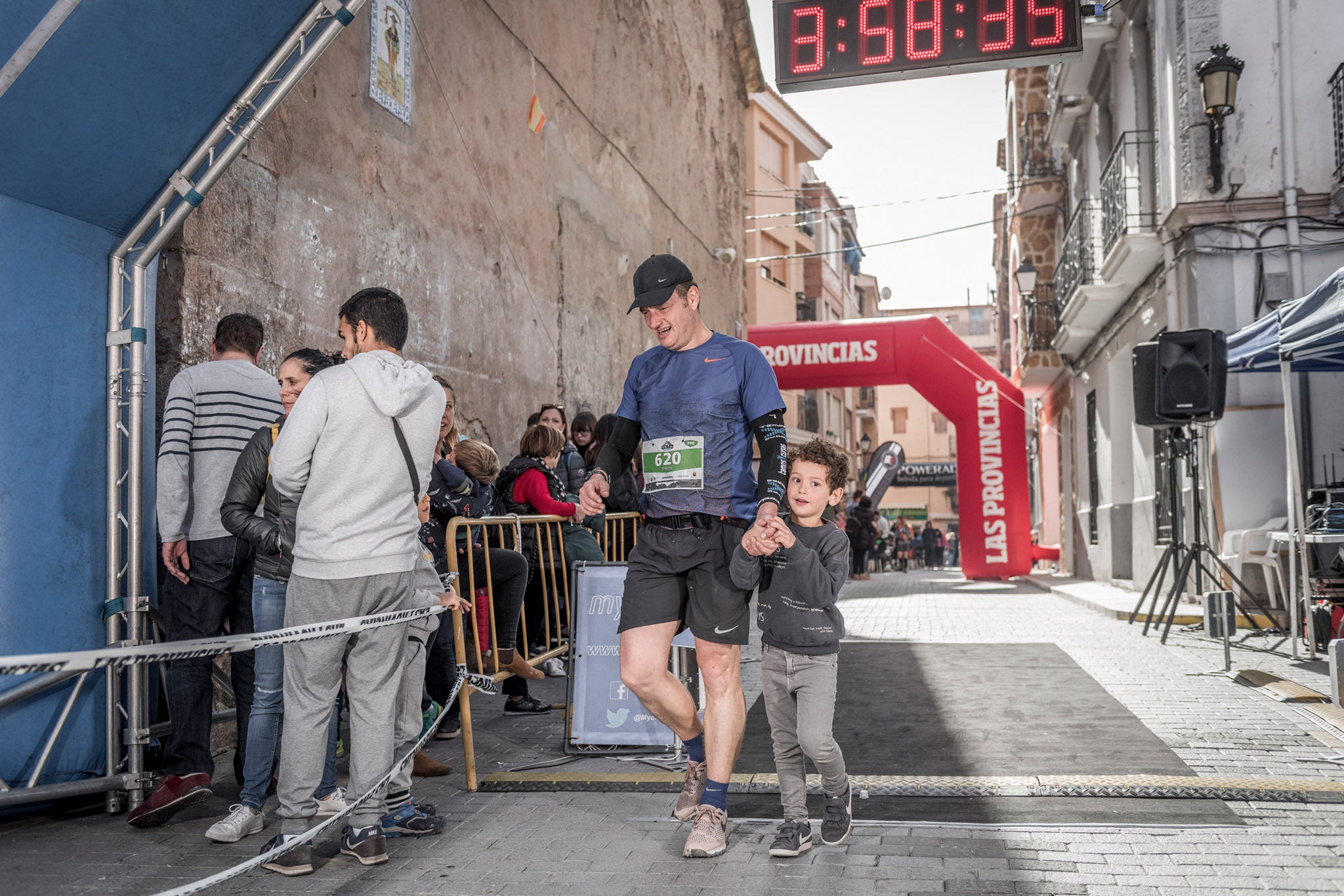 Galería de fotos de la llegada a meta de la carrera de 30 kilómetros del Trail de Montanejos 2018