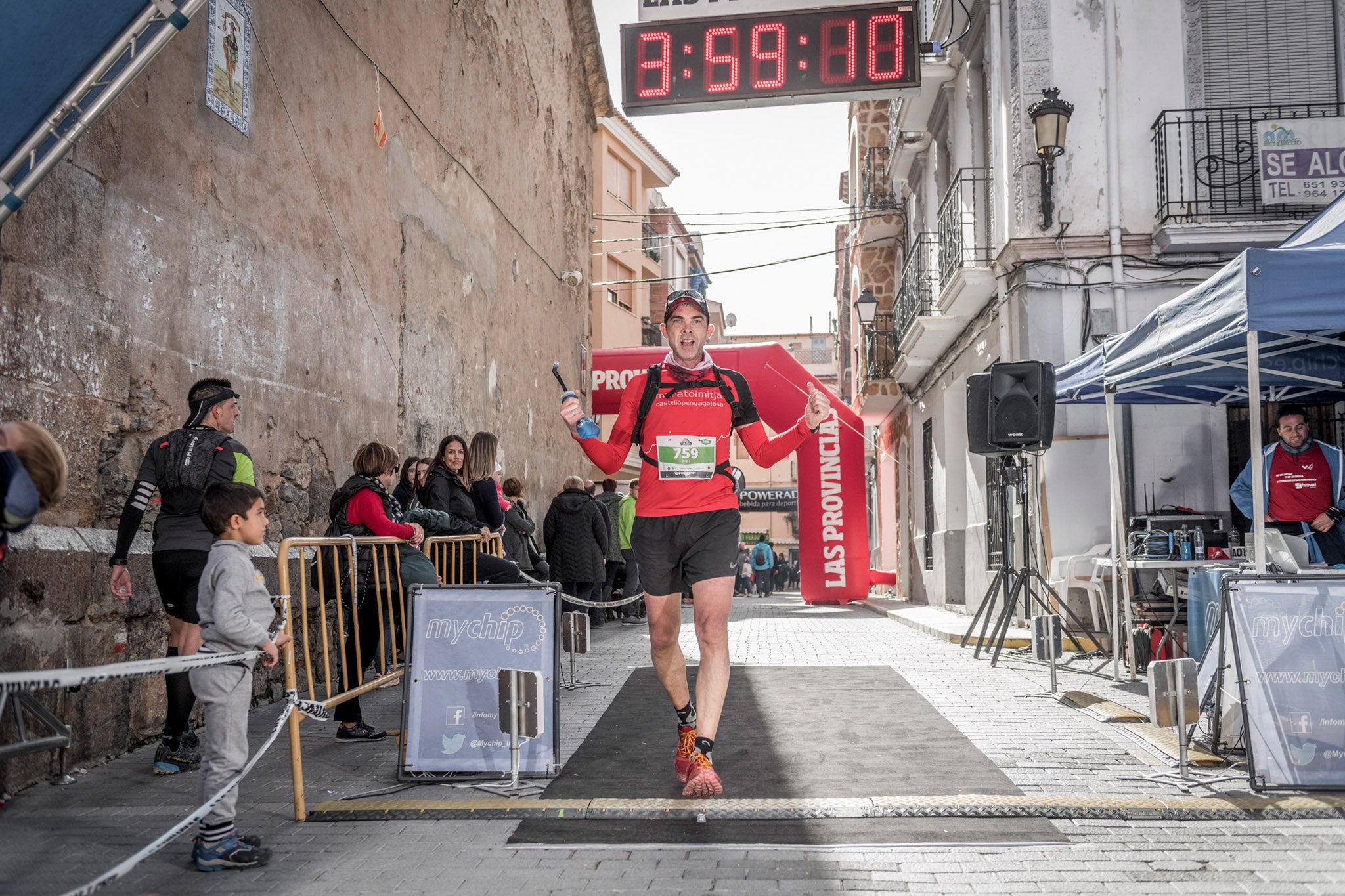 Galería de fotos de la llegada a meta de la carrera de 30 kilómetros del Trail de Montanejos 2018