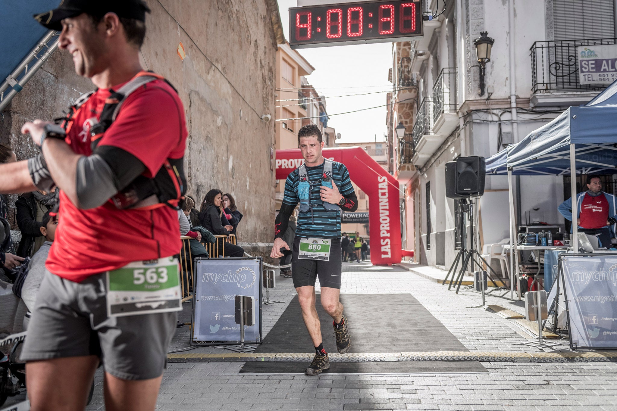 Galería de fotos de la llegada a meta de la carrera de 30 kilómetros del Trail de Montanejos 2018