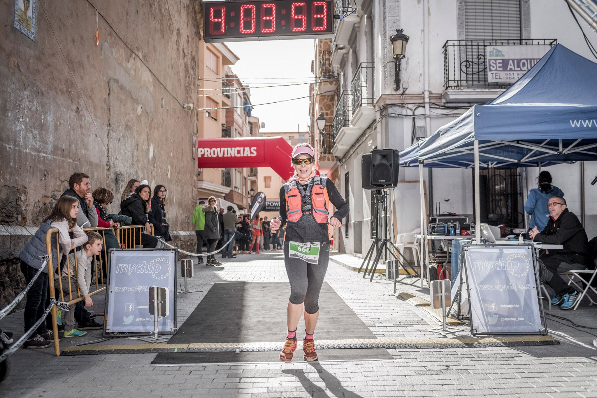 Galería de fotos de la llegada a meta de la carrera de 30 kilómetros del Trail de Montanejos 2018