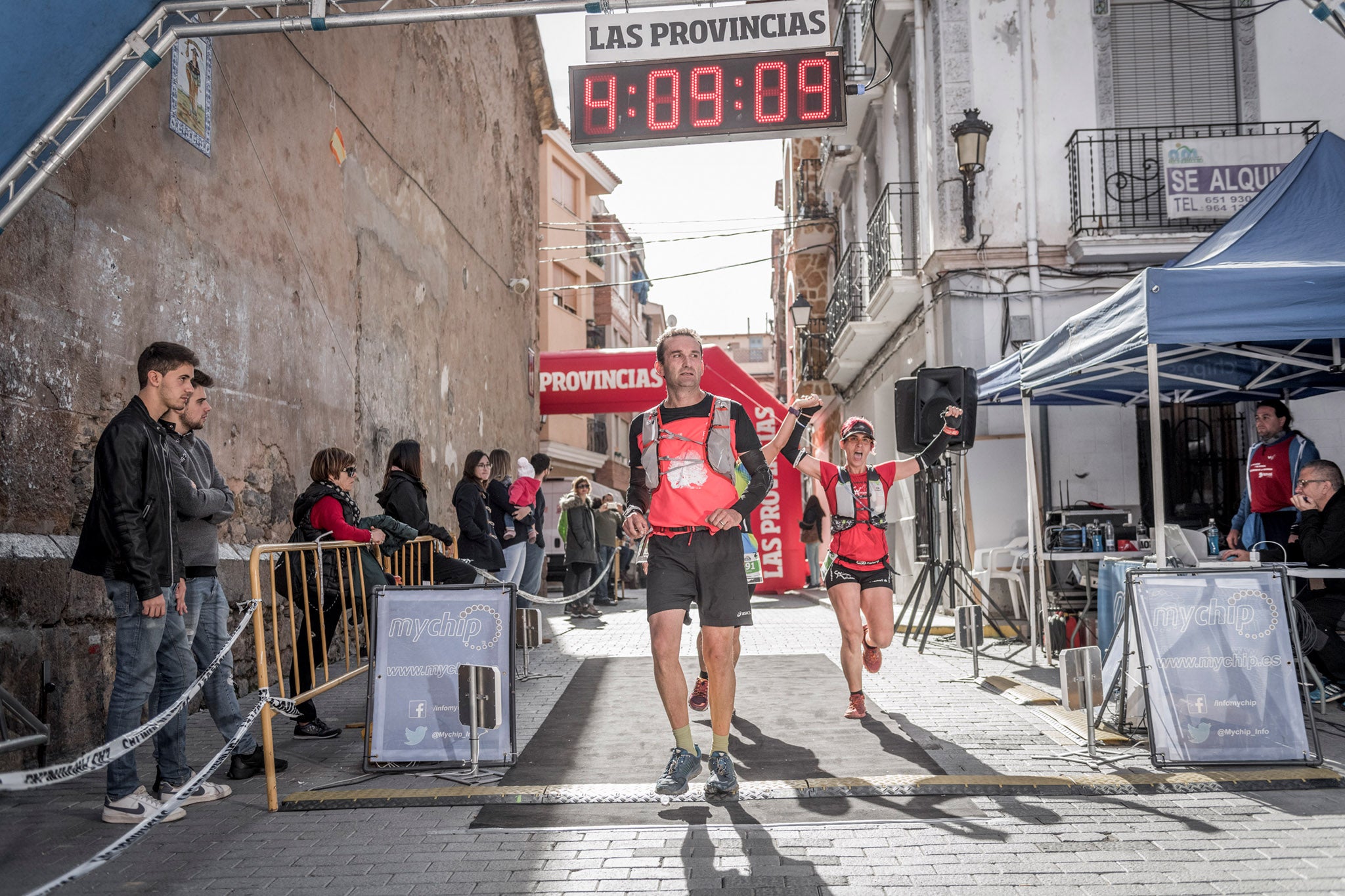 Galería de fotos de la llegada a meta de la carrera de 30 kilómetros del Trail de Montanejos 2018