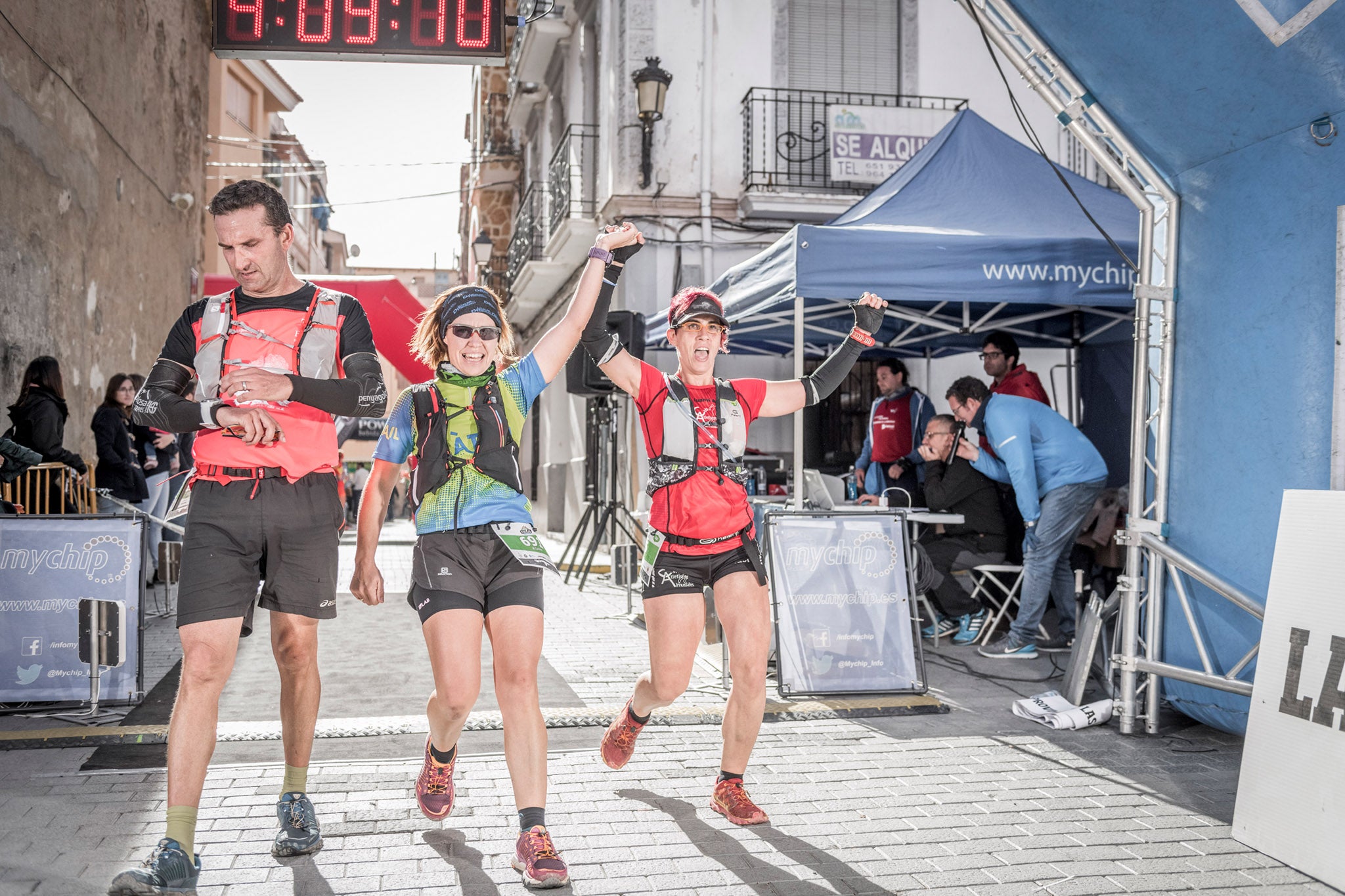 Galería de fotos de la llegada a meta de la carrera de 30 kilómetros del Trail de Montanejos 2018