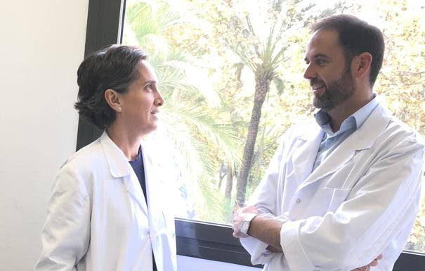Los doctores Elena Oliete y Joaquín Gávila