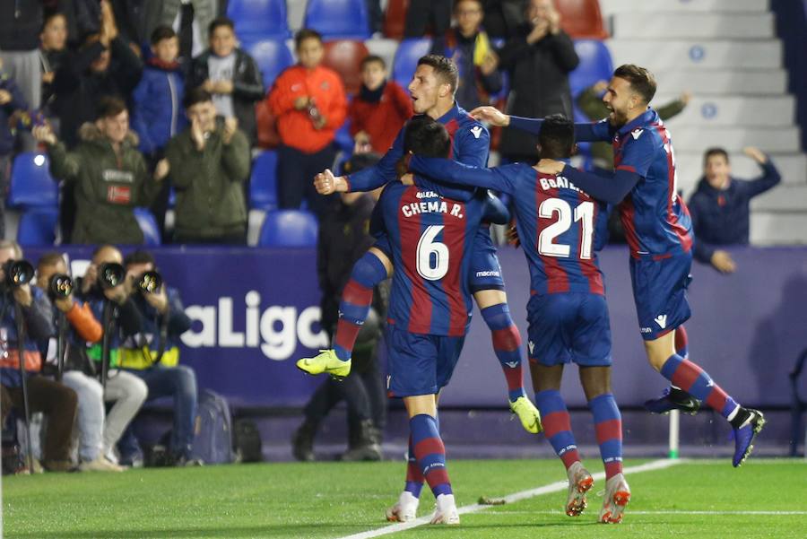 Imágenes del partido de la duodécima jornada de Liga en el Ciutat de València