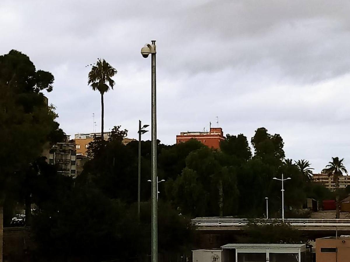 Cámara de vigilancia (Al lado del puente de la Trinidad) 