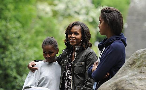Michelle, con sus hijas Malia y Sasha, en una imagen de 2013. 