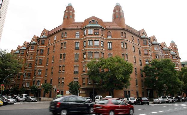 La finca Roja de Valencia, entre los edificios incluidos en la primera edición. 