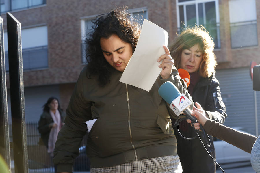 Beatriz M. M., una joven valenciana de 22 años, presuntamente urdió un plan para que el exnovio de su amiga Julia fuera detenido injustamente seis veces en pocas semanas como sospechoso de acosarla. Al parecer, Beatriz se valió de una aplicación que le permitía enviar mensajes a su amiga Julia como si procedieran del número de móvil de Marc, lo que le situaba, una y otra vez, en el punto de mira como sospechoso del acoso. La principal sospechosa ya fue arrestada el año pasado por abusar de chicas en citas a ciegas al hacerse pasar por un conocido 'instagramer'.