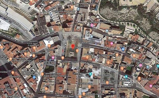 Herido un ciclista tras chocar con un vehículo en la plaza del Carmen de Alicante