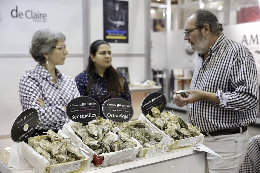 El cocinero Óscar Torrijos, quien fue el primero en conseguir una Estrella Michelin en Valencia y que se ha convertido en maestro y mentor de muchos de los grandes nombres de la gastronomía mediterránea actual, es el ganador del I Premio Chef Gastrónoma. La creación de estos galardones es una de las novedades que la organización del certamen Gastrónoma ha preparado para esta edición del evento, que se celebra del domingo 11 al martes 13 de noviembre en Feria Valencia. Gastrónoma 2018 abre sus puertas con el mejor programa de los últimos años. Todos los detalles y las entradas están disponibles ya en www.gastronoma.es