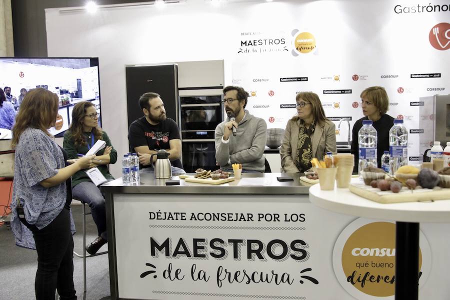 El cocinero Óscar Torrijos, quien fue el primero en conseguir una Estrella Michelin en Valencia y que se ha convertido en maestro y mentor de muchos de los grandes nombres de la gastronomía mediterránea actual, es el ganador del I Premio Chef Gastrónoma. La creación de estos galardones es una de las novedades que la organización del certamen Gastrónoma ha preparado para esta edición del evento, que se celebra del domingo 11 al martes 13 de noviembre en Feria Valencia. Gastrónoma 2018 abre sus puertas con el mejor programa de los últimos años. Todos los detalles y las entradas están disponibles ya en www.gastronoma.es