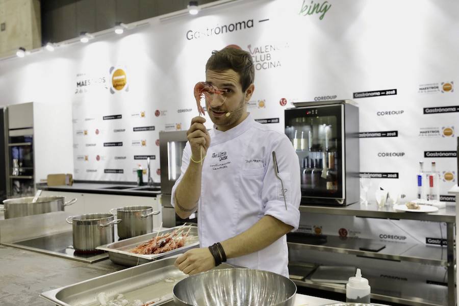 El cocinero Óscar Torrijos, quien fue el primero en conseguir una Estrella Michelin en Valencia y que se ha convertido en maestro y mentor de muchos de los grandes nombres de la gastronomía mediterránea actual, es el ganador del I Premio Chef Gastrónoma. La creación de estos galardones es una de las novedades que la organización del certamen Gastrónoma ha preparado para esta edición del evento, que se celebra del domingo 11 al martes 13 de noviembre en Feria Valencia. Gastrónoma 2018 abre sus puertas con el mejor programa de los últimos años. Todos los detalles y las entradas están disponibles ya en www.gastronoma.es