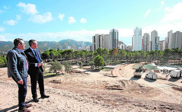 César Sánchez y Toni Pérez recorren las obras.