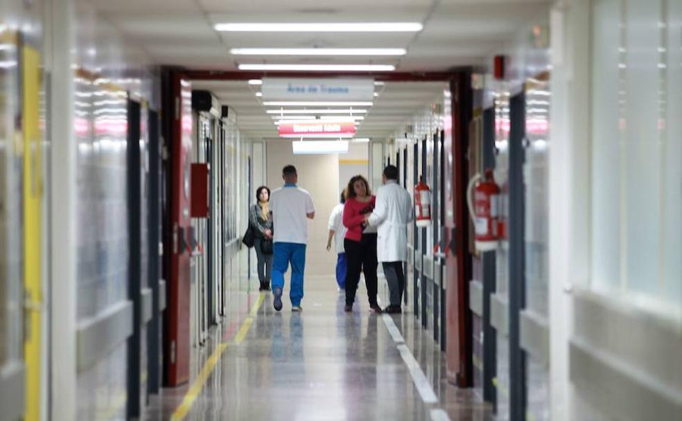 Usuarios y profesionales del Hospital de La Ribera. 