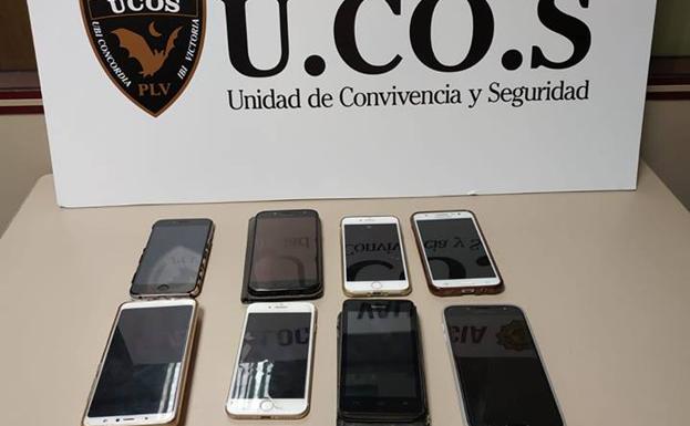 Teléfonos móviles recuperados por la Policía Local de Valencia.