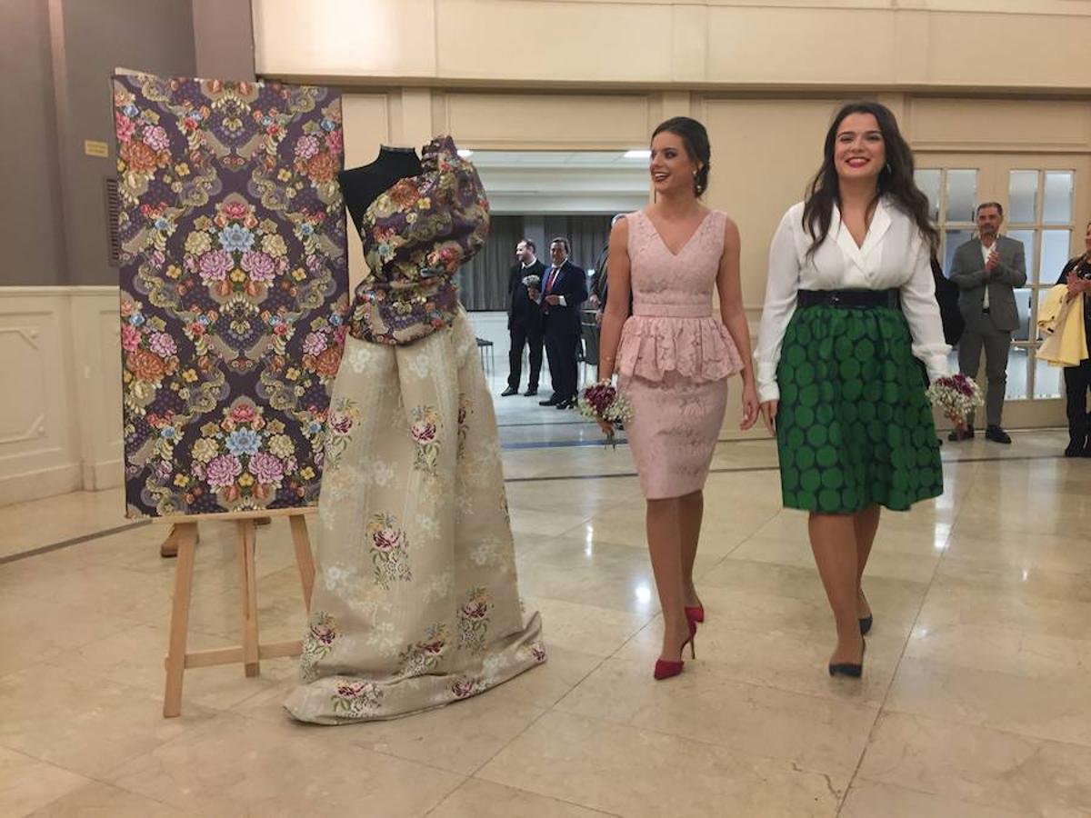 Fotos: Presentación de las telas de la corte de honor Fallas 2019