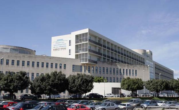 Hospital de La Ribera, en Alzira, afectado por la reversión de gestión privada a pública.