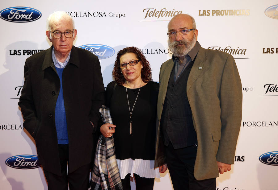 Paco Albert (i); Amparo Cifre y Daniel Herrero, miembros de la junta directiva de la Federación de Asociaciones de Vecinos de Valencia.