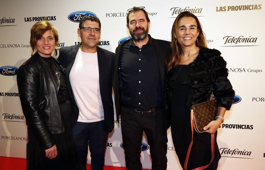 Quico Dasí (d), presidente de la asociación de Vendedores del Mercado Central y su esposa, María Jesús Martínez (d); junto a Vicente Fernández, vicepresidente y Amparo Coret, su esposa y vendedora.