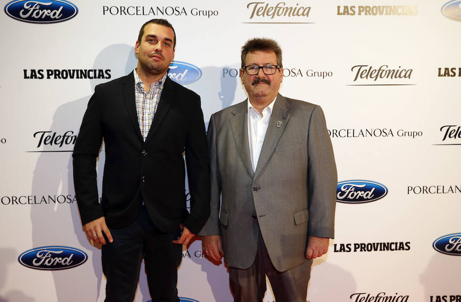 José Antonio Barba (d), presidente de la asociación de vecinos Nazaret Unido, y Ramón Nueda, directivo.