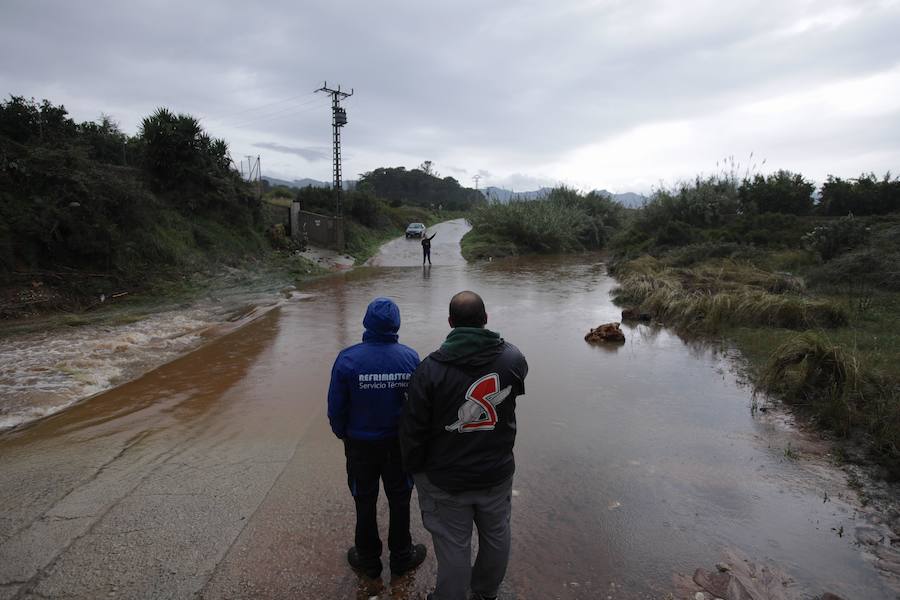 En doce horas se registrado hasta 300 litros por metro cuadrado en Ador, 285,2 litros en la localidad de Rótova; 213,4 en Barx; en La Font d'en Carròs, 157; 144,2 en Villalonga; y 134 en Pinet.