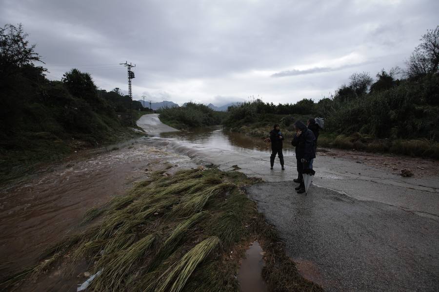 En doce horas se registrado hasta 300 litros por metro cuadrado en Ador, 285,2 litros en la localidad de Rótova; 213,4 en Barx; en La Font d'en Carròs, 157; 144,2 en Villalonga; y 134 en Pinet.