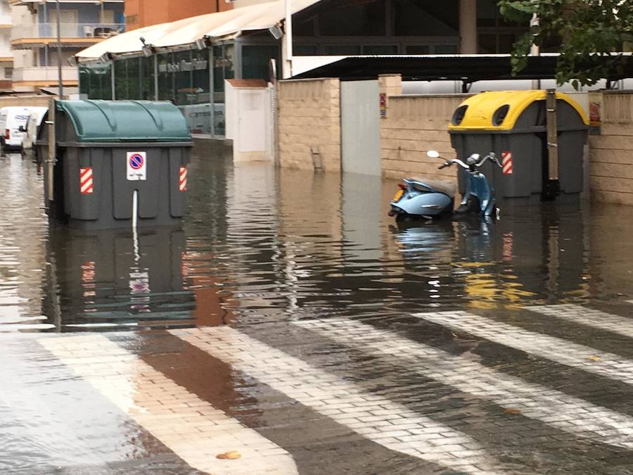 En doce horas se registrado hasta 300 litros por metro cuadrado en Ador, 285,2 litros en la localidad de Rótova; 213,4 en Barx; en La Font d'en Carròs, 157; 144,2 en Villalonga; y 134 en Pinet.