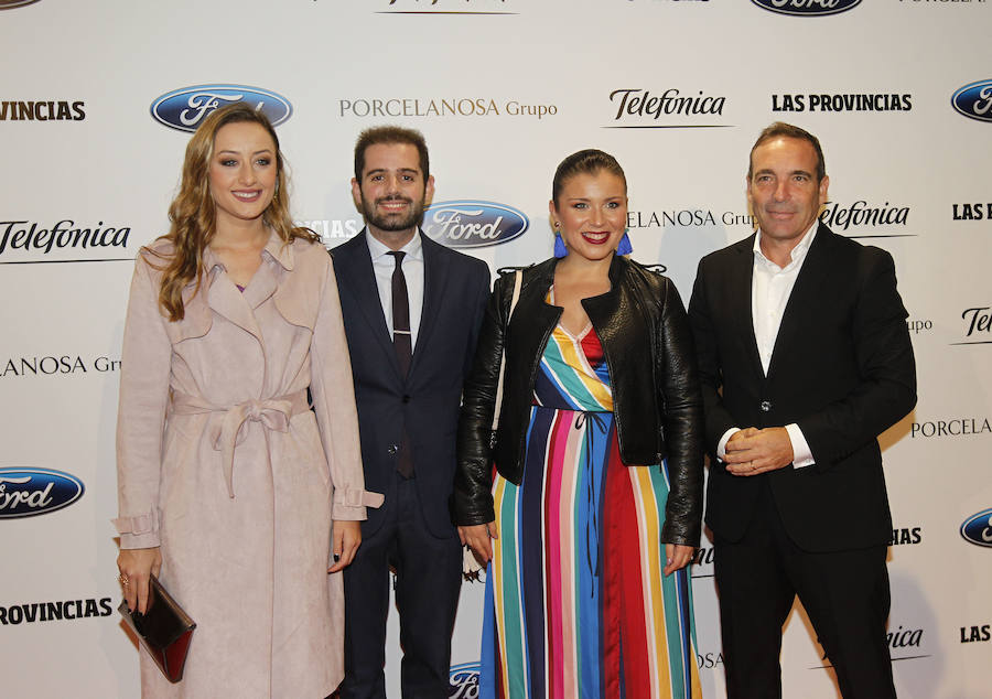 Rocío Gil, fallera mayor de Valencia 2018, junto con Jesús Salmerón y los diputados Mari Carmen Sánchez y Toni Woodward, todos ellos de Ciudadanos.