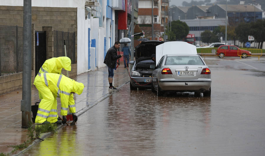 Fotos: Lluvias en Valencia: Desbordamientos, inundaciones y carreteras cortadas en la provincia de Valencia