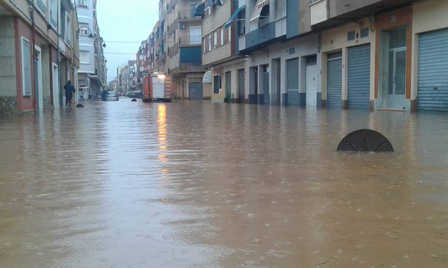 Fotos: Lluvias en Valencia: Desbordamientos, inundaciones y carreteras cortadas en la provincia de Valencia