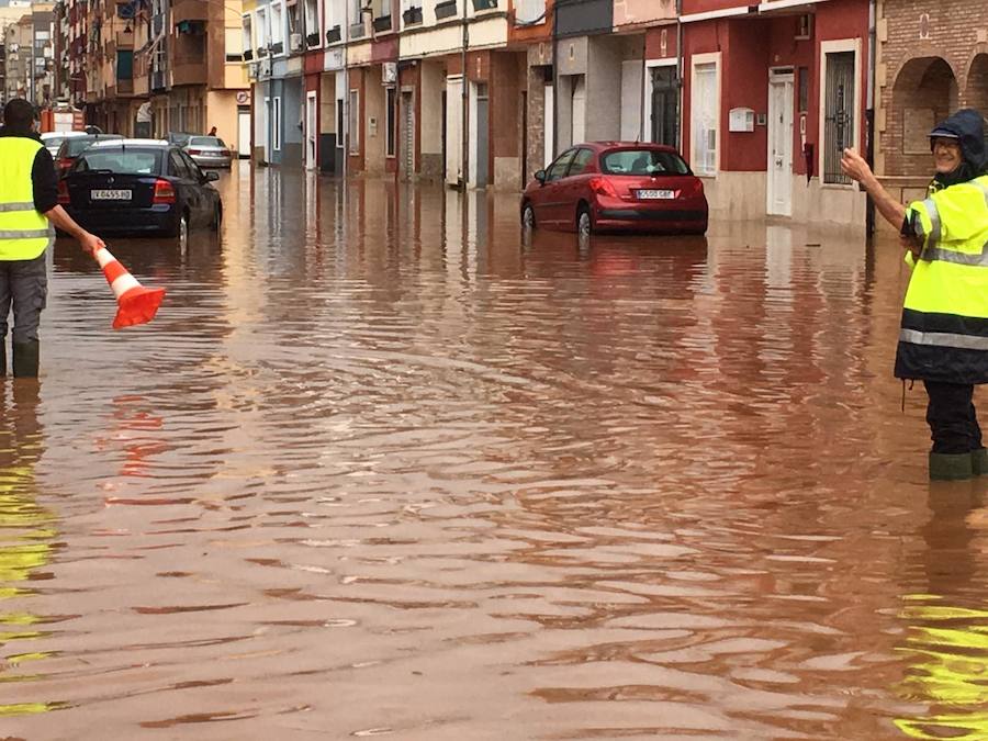 Fotos: Lluvias en Valencia: Desbordamientos, inundaciones y carreteras cortadas en la provincia de Valencia