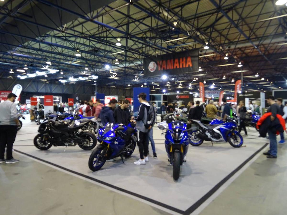 Las ferias 2Ruedas y VLC Bikes han comenzado este viernes en Feria Valencia con un escaparate que este año dispone de una oferta de más de 1.600 motos y bicis de un centenar de marcas, un 23 % más que en la anterior edición. Entre las novedades de este año, los organizadores han destacado la apuesta de muchas marcas por la movilidad eléctrica, como la de la asiática NIU, que presenta en exclusiva su nuevo modelo, o la nueva Vespa eléctrica.