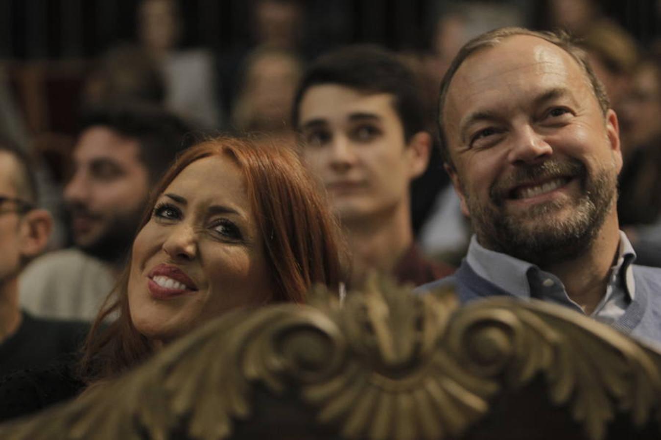 La organización valenciana One Day Yes ha logrado de nuevo su objetivo con la subasta solidaria que se ha celebrado en el Centro Cultural de la Nau. El evento ha reunido a más de 300 valencianos que quisieron colaborar en el proyecto: cubrir el coste del programa de nutrición de los niños de la escuela Twashukuru Nursery School en Lamu (Kenia). La sociedad valenciana se volcó con este evento. La obra del artista valenciano Nassio Bayarrri fue la que consiguió la puja más alta de toda la noche.