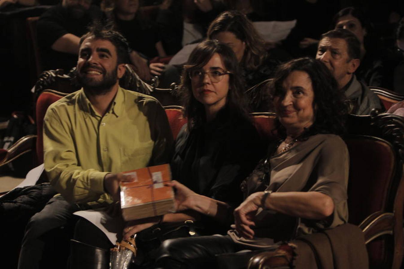 La organización valenciana One Day Yes ha logrado de nuevo su objetivo con la subasta solidaria que se ha celebrado en el Centro Cultural de la Nau. El evento ha reunido a más de 300 valencianos que quisieron colaborar en el proyecto: cubrir el coste del programa de nutrición de los niños de la escuela Twashukuru Nursery School en Lamu (Kenia). La sociedad valenciana se volcó con este evento. La obra del artista valenciano Nassio Bayarrri fue la que consiguió la puja más alta de toda la noche.