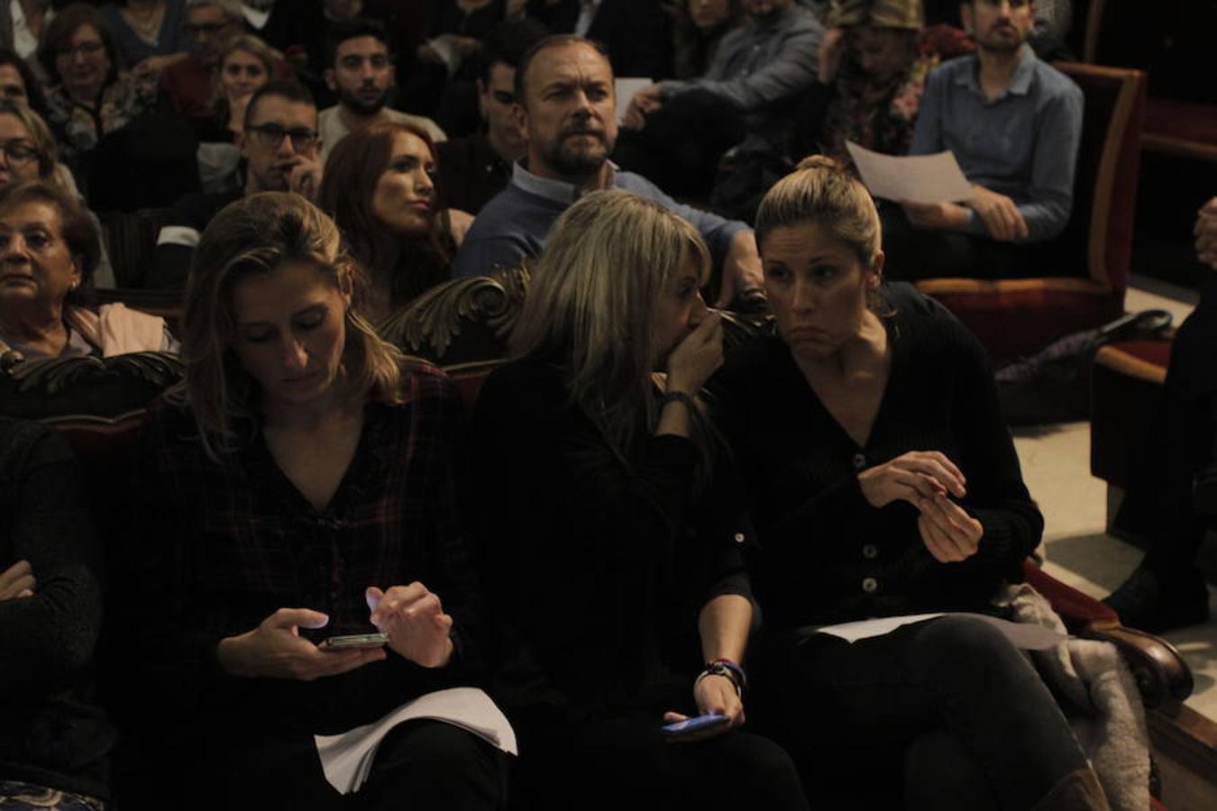 La organización valenciana One Day Yes ha logrado de nuevo su objetivo con la subasta solidaria que se ha celebrado en el Centro Cultural de la Nau. El evento ha reunido a más de 300 valencianos que quisieron colaborar en el proyecto: cubrir el coste del programa de nutrición de los niños de la escuela Twashukuru Nursery School en Lamu (Kenia). La sociedad valenciana se volcó con este evento. La obra del artista valenciano Nassio Bayarrri fue la que consiguió la puja más alta de toda la noche..