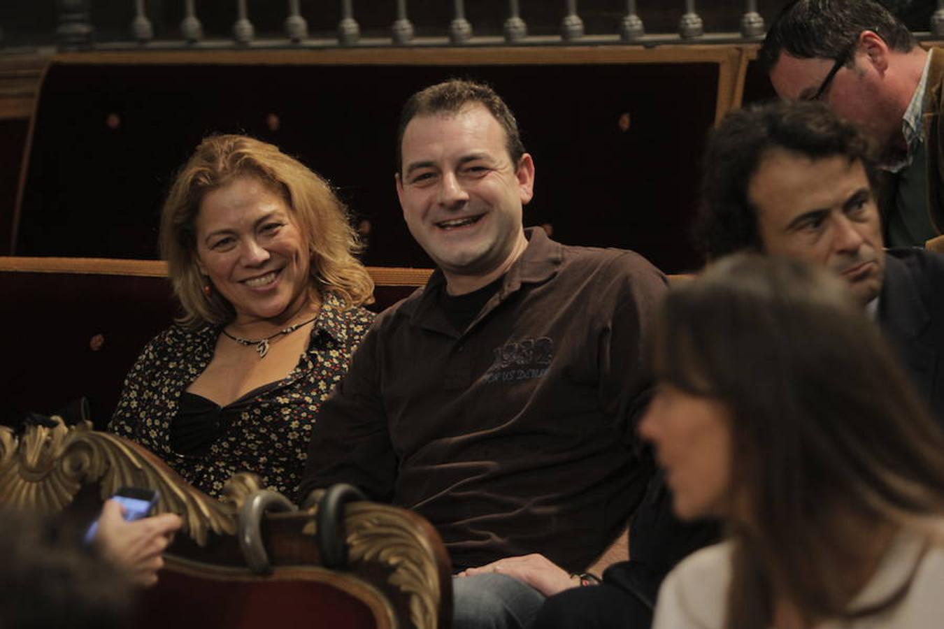 La organización valenciana One Day Yes ha logrado de nuevo su objetivo con la subasta solidaria que se ha celebrado en el Centro Cultural de la Nau. El evento ha reunido a más de 300 valencianos que quisieron colaborar en el proyecto: cubrir el coste del programa de nutrición de los niños de la escuela Twashukuru Nursery School en Lamu (Kenia). La sociedad valenciana se volcó con este evento. La obra del artista valenciano Nassio Bayarrri fue la que consiguió la puja más alta de toda la noche.