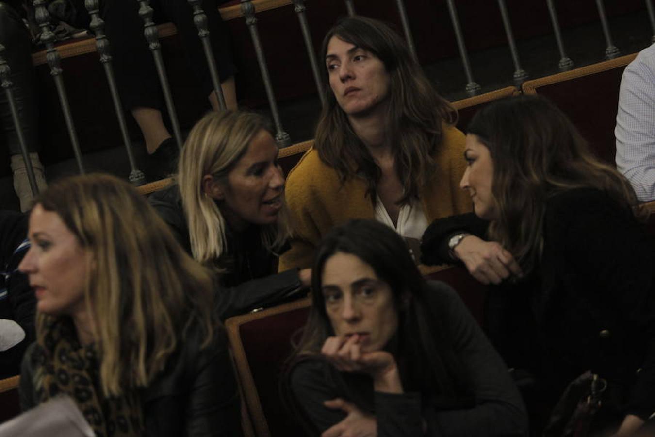 La organización valenciana One Day Yes ha logrado de nuevo su objetivo con la subasta solidaria que se ha celebrado en el Centro Cultural de la Nau. El evento ha reunido a más de 300 valencianos que quisieron colaborar en el proyecto: cubrir el coste del programa de nutrición de los niños de la escuela Twashukuru Nursery School en Lamu (Kenia). La sociedad valenciana se volcó con este evento. La obra del artista valenciano Nassio Bayarrri fue la que consiguió la puja más alta de toda la noche.