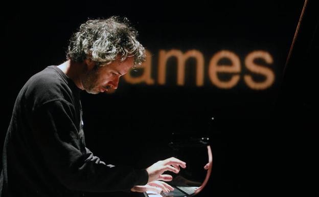 El pianista británico James Rhodes durante su actuación del pasado jueves 15 de noviembre en el Palau de les Arts de Valencia.