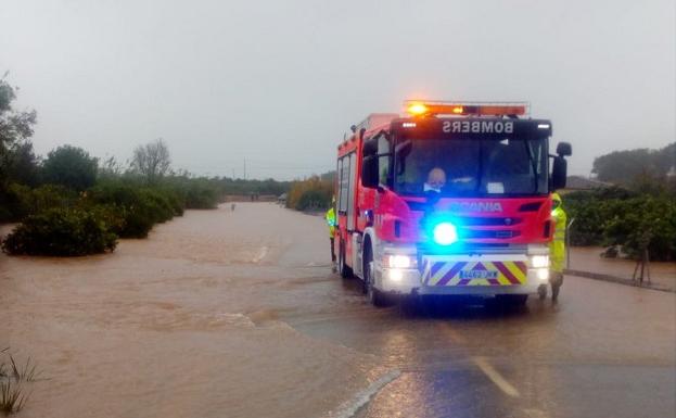 Actuación de bomberos en Alzira.