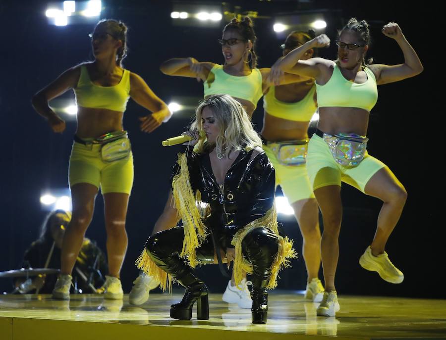 La cantante Karol G se presenta durante la XIX ceremonia anual de los Premios Grammy Latinos.