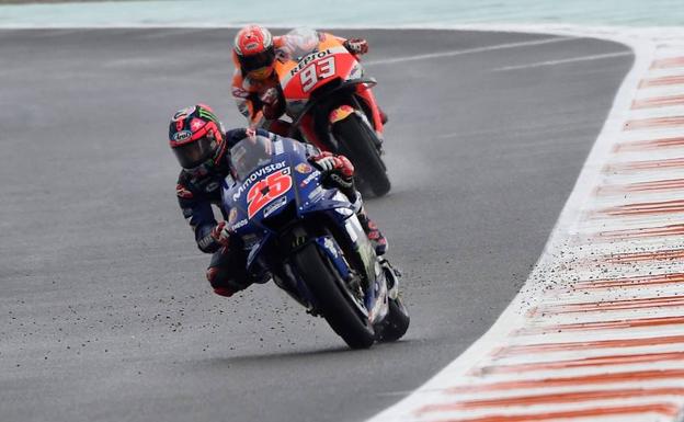 Viñales, seguido por Márquez, en el tercer entrenamiento.